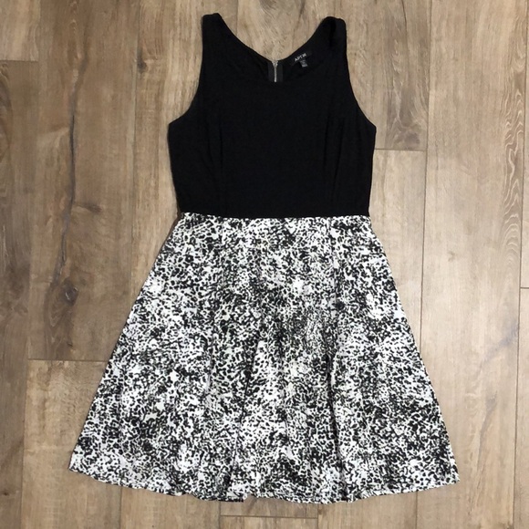 Apt. 9 Dresses & Skirts - Like new! - APT. 9 Sleeveless Dress
